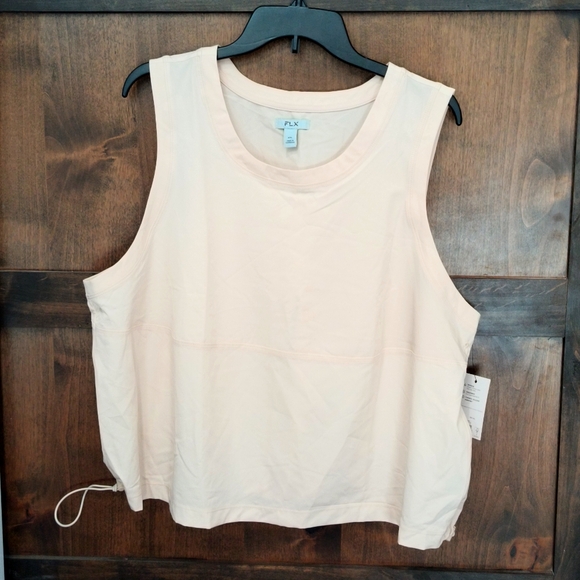 Super Cute Athletic Top - Picture 3 of 9